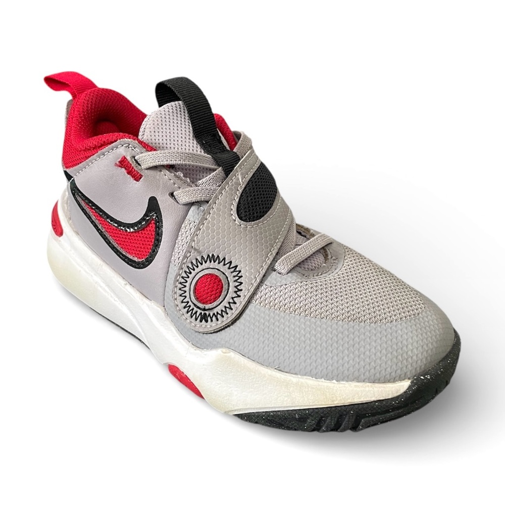 NIKE Team Hustle D 11 Basketball Sneakers Grey/Red Boy’s size 12